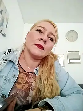 Saraleens1 online show from March 7, 7:05 pm