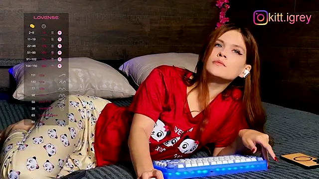 Snapshot of KittiGrey chatting on September 30, 8:19 am KittiGrey online show from September 30, 8:19 am