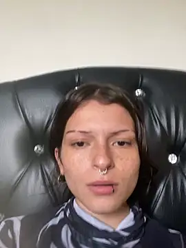 Snapshot of val_zx chatting on April 14, 9:10 pm val zx online show from April 14, 9:10 pm