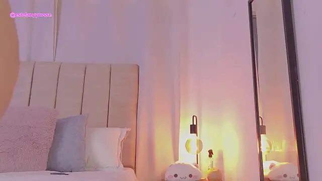 Snapshot of Tefy-Rose chatting on May 3, 3:01 am Tefy-Rose online show from May 3, 3:01 am