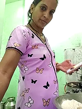 Hotty-Nidhi online show from October 4, 5:38 am