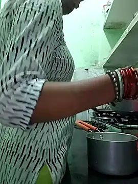 Hotty-Nidhi online show from October 18, 4:41 pm