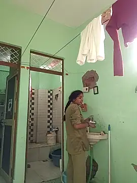 Hotty-Nidhi online show from December 4, 3:16 am