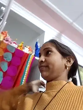 Hotty-Nidhi online show from February 3, 6:22 am