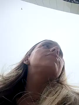 AlexisWhit online show from October 26, 8:42 am