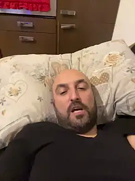 Snapshot of maxxxio12 chatting on March 11, 6:52 pm maxxxio12 online show from March 11, 6:52 pm