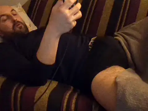 Snapshot of maxxxio12 chatting on March 13, 7:06 pm maxxxio12 online show from March 13, 7:06 pm