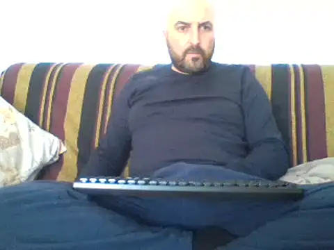 Snapshot of maxxxio12 chatting on March 14, 10:07 am maxxxio12 online show from March 14, 10:07 am