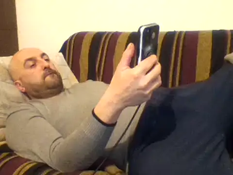 Snapshot of maxxxio12 chatting on March 21, 10:39 pm maxxxio12 online show from March 21, 10:39 pm