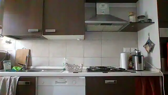 Snapshot of maxxxio12 chatting on March 28, 9:09 am maxxxio12 online show from March 28, 9:09 am