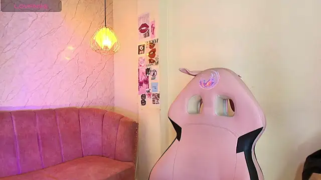 Snapshot of adara_evanss chatting on November 9, 8:29 pm adara evanss online show from November 9, 8:29 pm