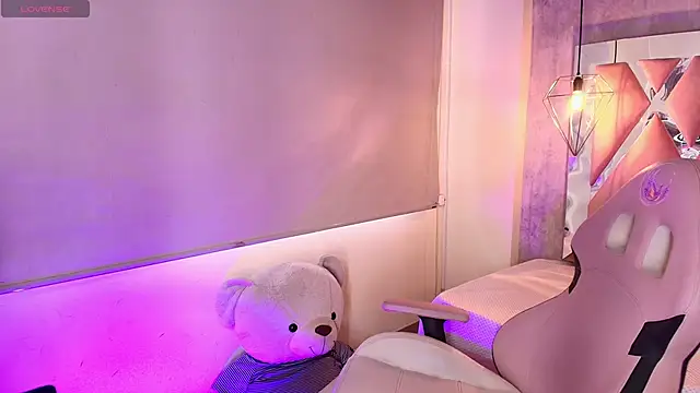 Snapshot of adara_evanss chatting on November 25, 6:30 pm adara evanss online show from November 25, 6:30 pm