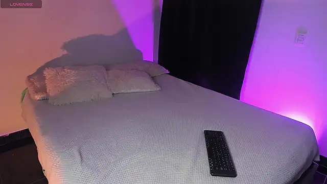 Snapshot of adara_evanss chatting on December 20, 1:34 am adara evanss online show from December 20, 1:34 am