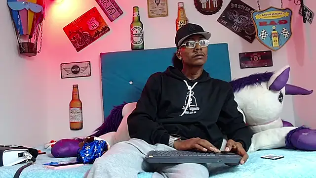 lili roussi online show from December 18, 9:32 pm