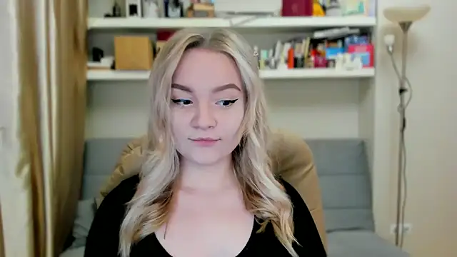 Snapshot of Kara_Smith_ chatting on October 8, 11:13 pm Kara Smith online show from October 8, 11:13 pm