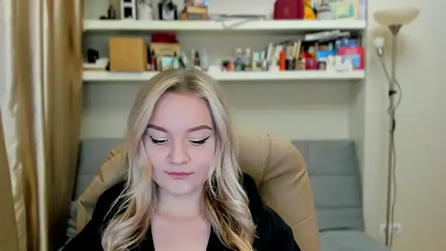 Snapshot of Kara_Smith_ chatting on October 9, 10:41 pm Kara Smith online show from October 9, 10:41 pm