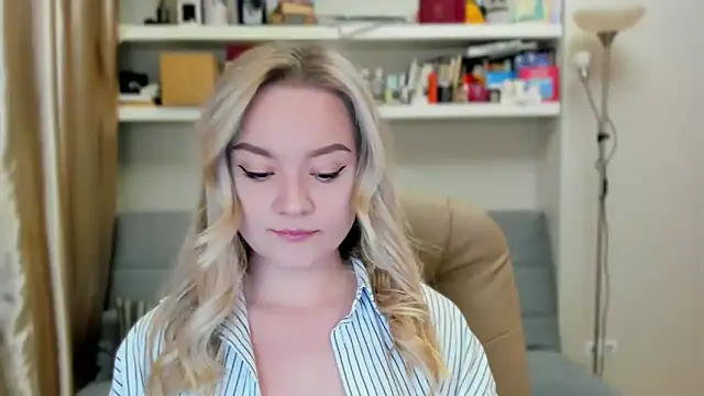 Snapshot of Kara_Smith_ chatting on October 12, 10:42 pm Kara Smith online show from October 12, 10:42 pm