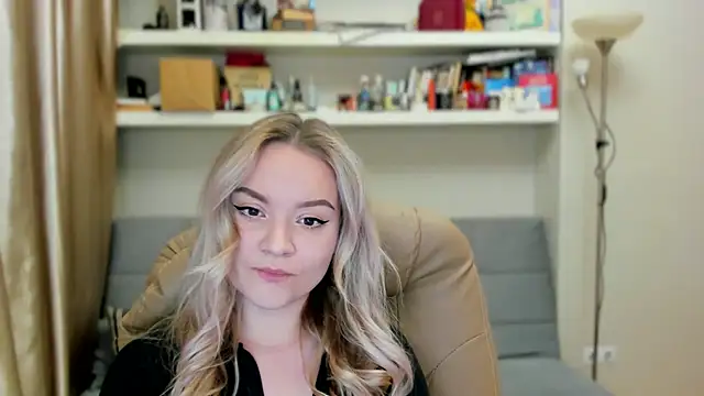 Snapshot of Kara_Smith_ chatting on October 25, 10:37 pm Kara Smith online show from October 25, 10:37 pm