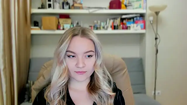 Snapshot of Kara_Smith_ chatting on November 1, 11:07 pm Kara Smith online show from November 1, 11:07 pm