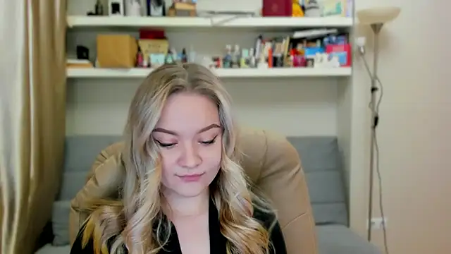 Snapshot of Kara_Smith_ chatting on November 15, 11:10 pm Kara Smith online show from November 15, 11:10 pm