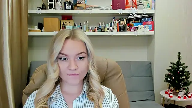 Snapshot of Kara_Smith_ chatting on December 13, 10:59 pm Kara Smith online show from December 13, 10:59 pm