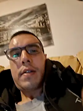 Snapshot of marco199077 chatting on February 26, 9:47 pm marco199077 online show from February 26, 9:47 pm