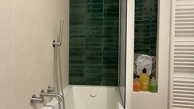 Snapshot of JOREDDs chatting on February 18, 9:22 pm JOREDDs online show from February 18, 9:22 pm