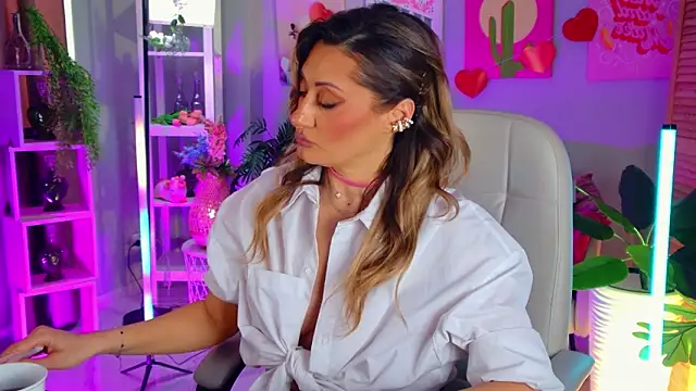 SarahAlluring online show from March 30, 11:55 am