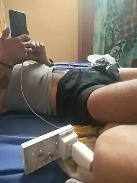 Snapshot of HernnEs25 chatting on December 15, 2:32 pm HernnEs25 online show from December 15, 2:32 pm