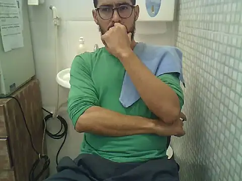 Snapshot of pdasgyn chatting on October 31, 12:39 pm pdasgyn online show from October 31, 12:39 pm