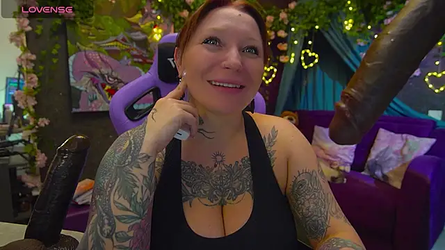 Snapshot of BlackedBarbie chatting on April 12, 8:47 pm BlackedBarbie online show from April 12, 8:47 pm