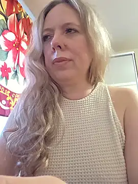 Irina3718 online show from June 12, 1:43 pm