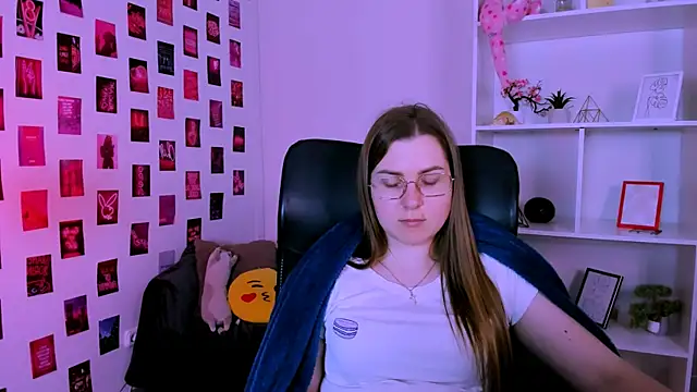 Snapshot of luck_betty chatting on June 15, 9:39 pm luck betty online show from June 15, 9:39 pm