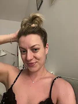 AnnastasiaMills online show from April 27, 7:34 pm