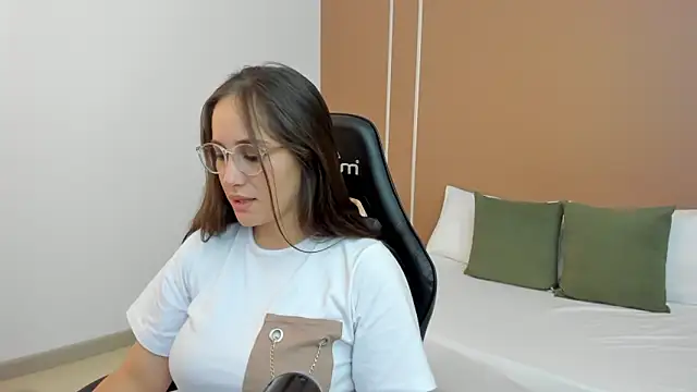 Snapshot of sophia_martinezz_ chatting on September 26, 6:45 pm sophia martinezz online show from September 26, 6:45 pm