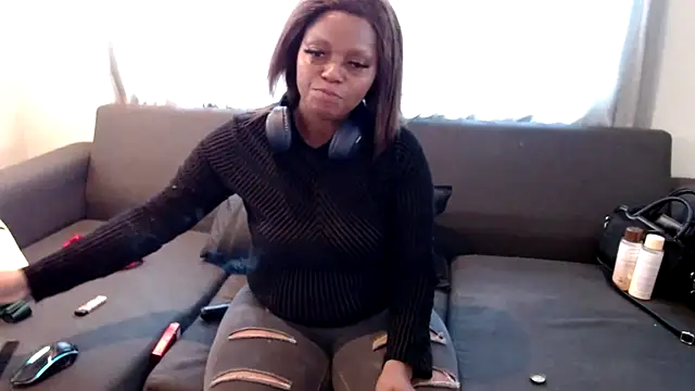 LustyDeziree1 online show from October 13, 12:05 pm