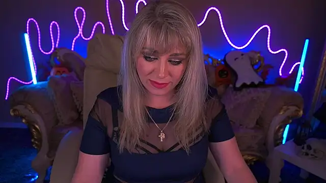 CandyLadyyy online show from November 1, 9:50 pm