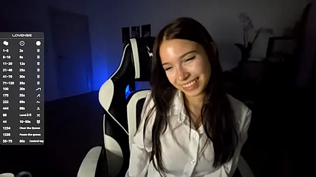 MayAgard online show from October 24, 7:32 pm