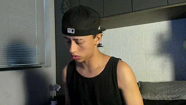 labrinthteasing online show from March 22, 2:09 pm