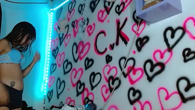 kityy playful online show from November 12, 6:25 am