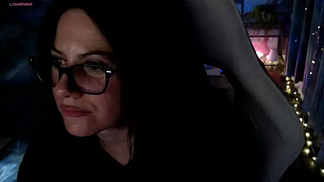 Snapshot of BellaStar84 chatting on April 8, 7:19 am BellaStar84 online show from April 8, 7:19 am