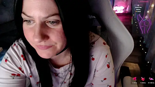 Snapshot of BellaStar84 chatting on April 9, 7:25 am BellaStar84 online show from April 9, 7:25 am