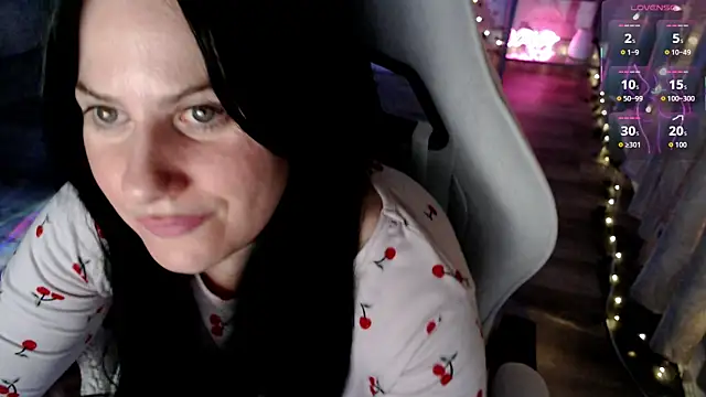 Snapshot of BellaStar84 chatting on April 10, 7:24 am BellaStar84 online show from April 10, 7:24 am