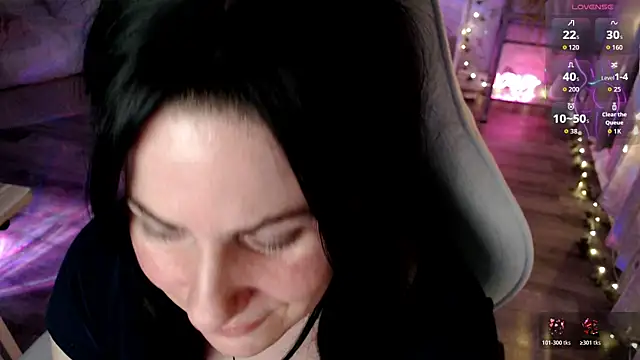 Snapshot of BellaStar84 chatting on April 13, 7:25 am BellaStar84 online show from April 13, 7:25 am