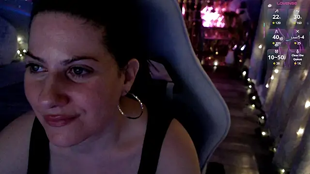 Snapshot of BellaStar84 chatting on April 20, 7:11 am BellaStar84 online show from April 20, 7:11 am