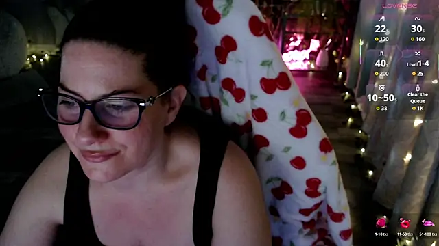 Snapshot of BellaStar84 chatting on April 21, 7:36 am BellaStar84 online show from April 21, 7:36 am