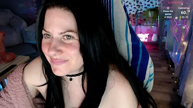 Snapshot of BellaStar84 chatting on May 27, 8:00 am BellaStar84 online show from May 27, 8:00 am