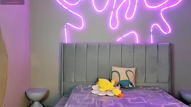 madison  rey online show from December 3, 1:09 pm