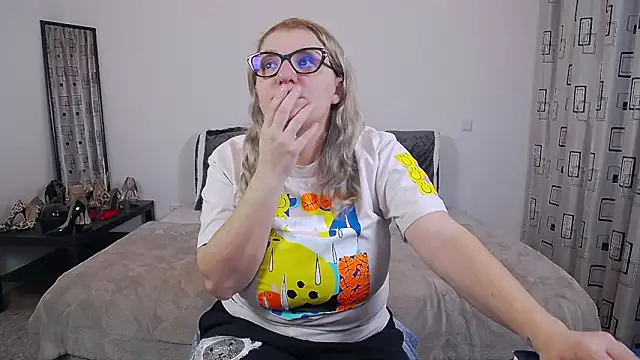 SharronAlexa online show from February 5, 11:15 am