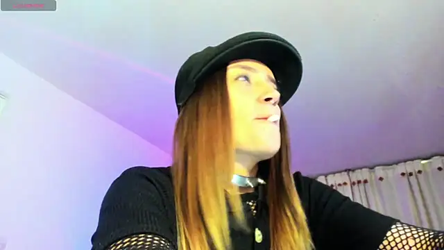 Snapshot of Hat_girl chatting on September 11, 4:56 am Hat girl online show from September 11, 4:56 am